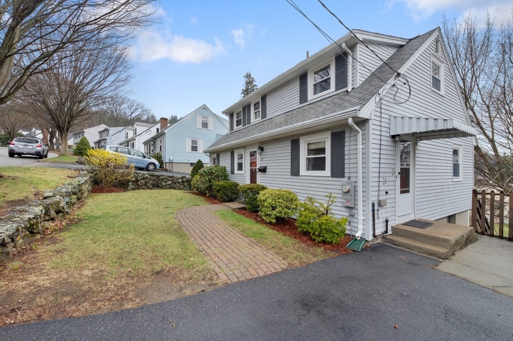 37 Upland Road Waltham, MA 02451 - Photo 2 of 28