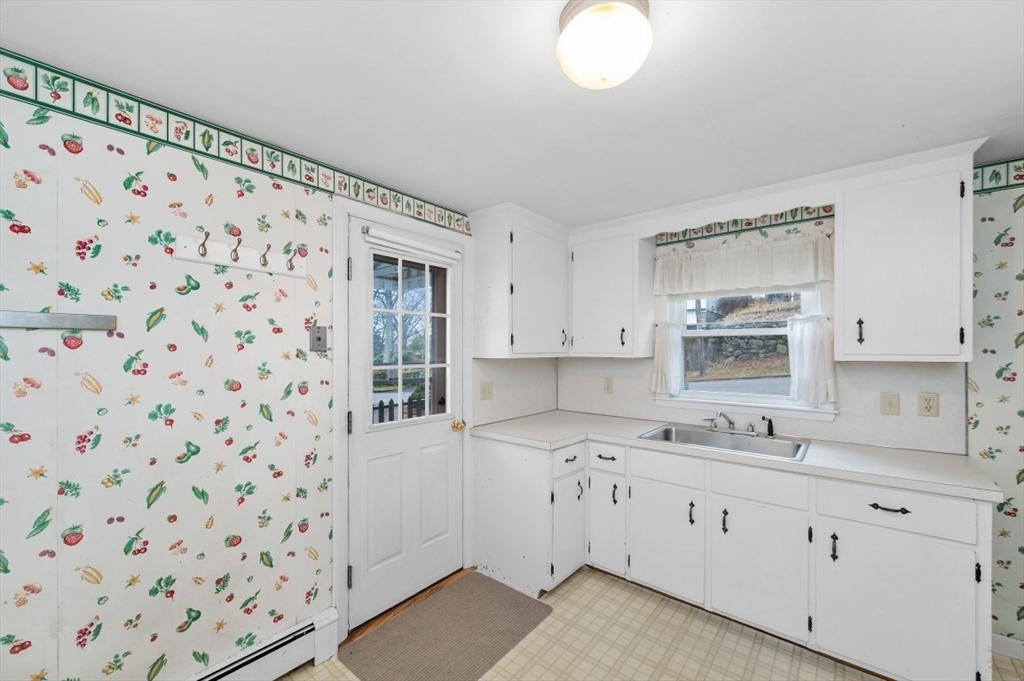 37 Upland Road Waltham, MA 02451 - Photo 6 of 28