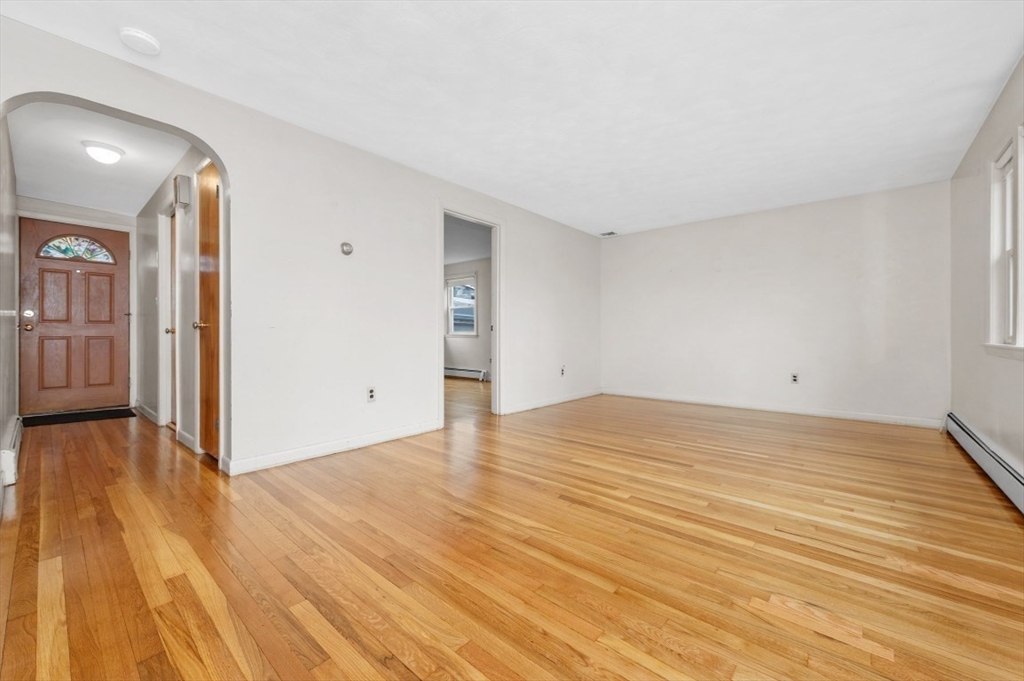37 Upland Road Waltham, MA 02451 - Photo 7 of 28
