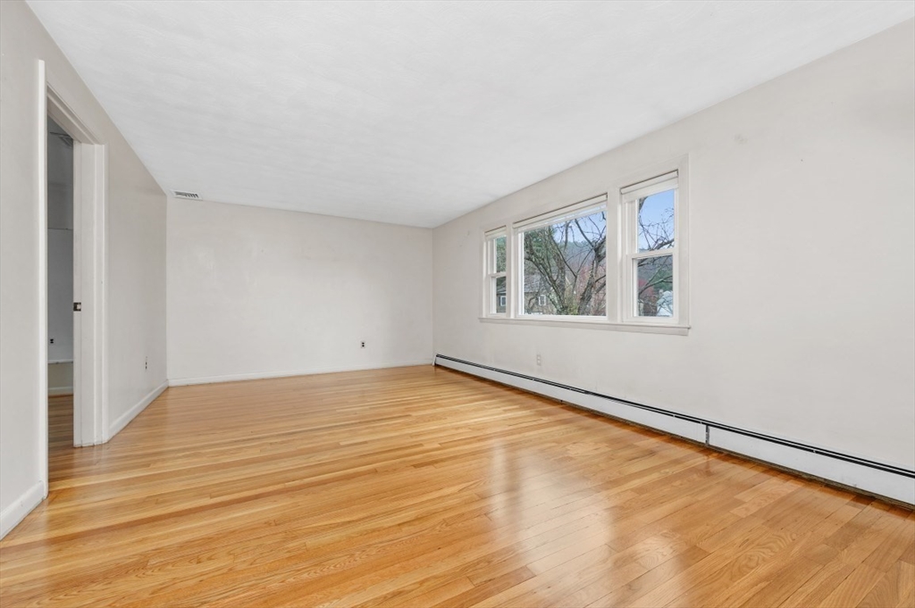 37 Upland Road Waltham, MA 02451 - Photo 8 of 28