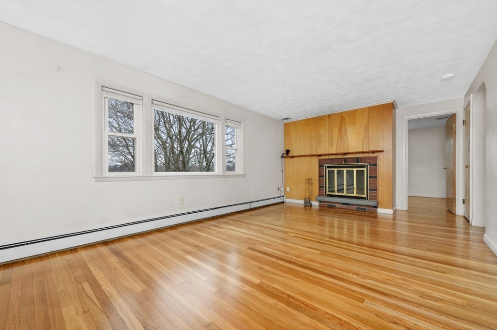 37 Upland Road Waltham, MA 02451 - Photo 10 of 28