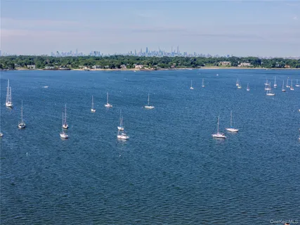 $499,000 | 1 Toms Point Lane, Unit BUILDING 5 9J, Port Washington, NY 11050