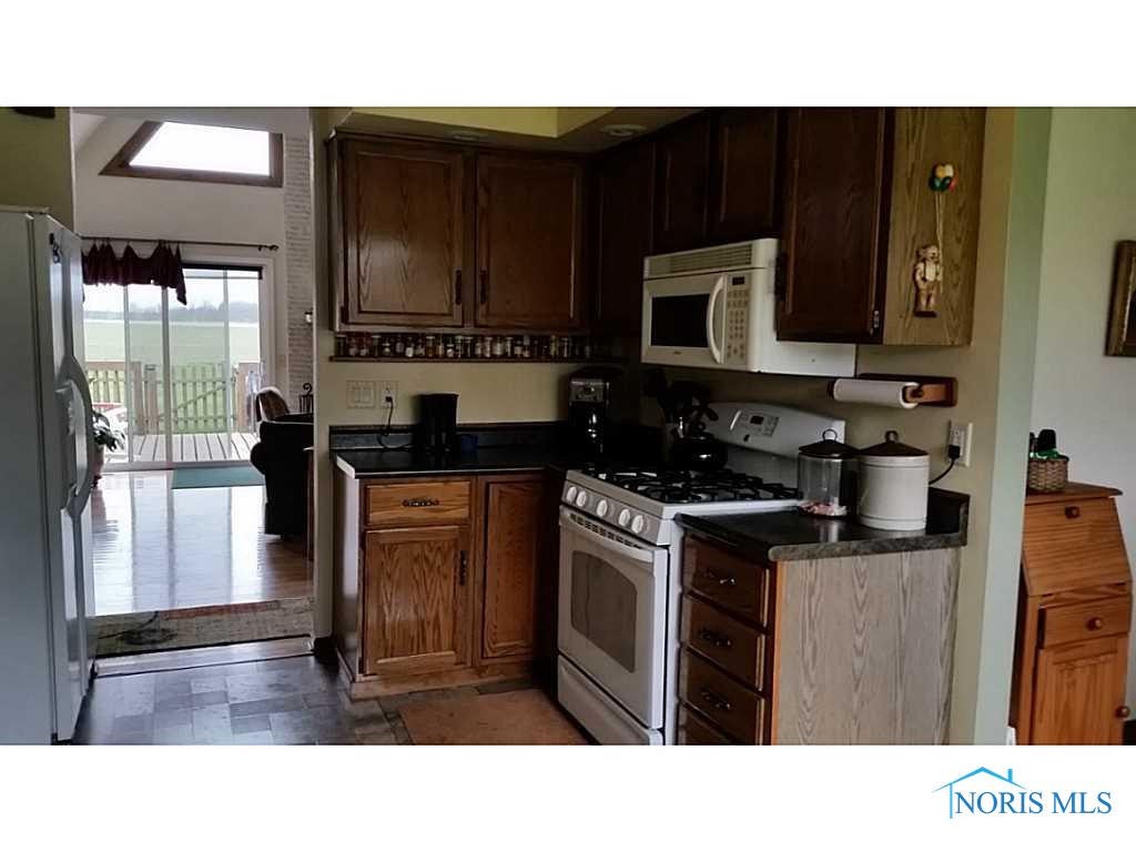 23290 Flory Road Defiance, OH 43512 - Photo 12 of 17 Kitchen.
