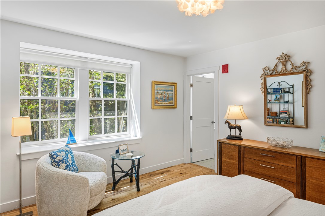 27 High Street, Unit 2 Newport, RI 02840 - Photo 29 of 46 Guest bedroom