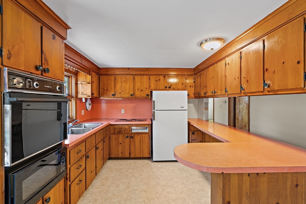 38 Collins Road Northborough, MA 01532 - Photo 13 of 42