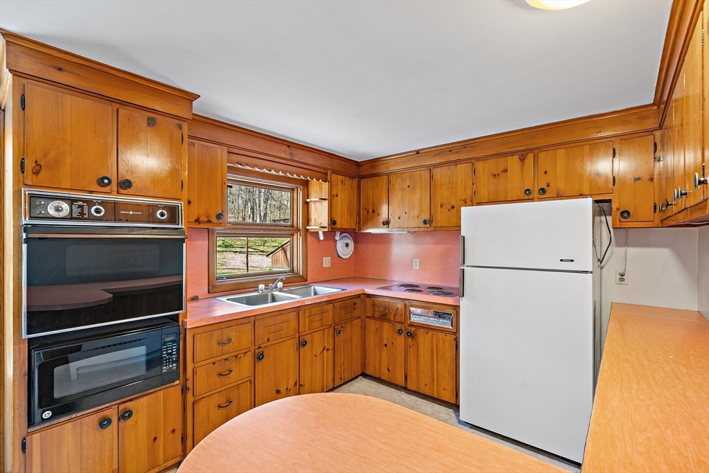 38 Collins Road Northborough, MA 01532 - Photo 14 of 42