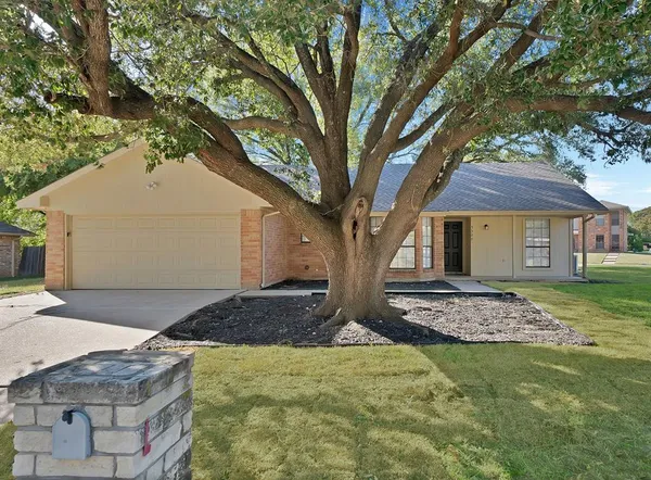 $295,000 | 5300 Stagetrail Drive, Arlington, TX 76017