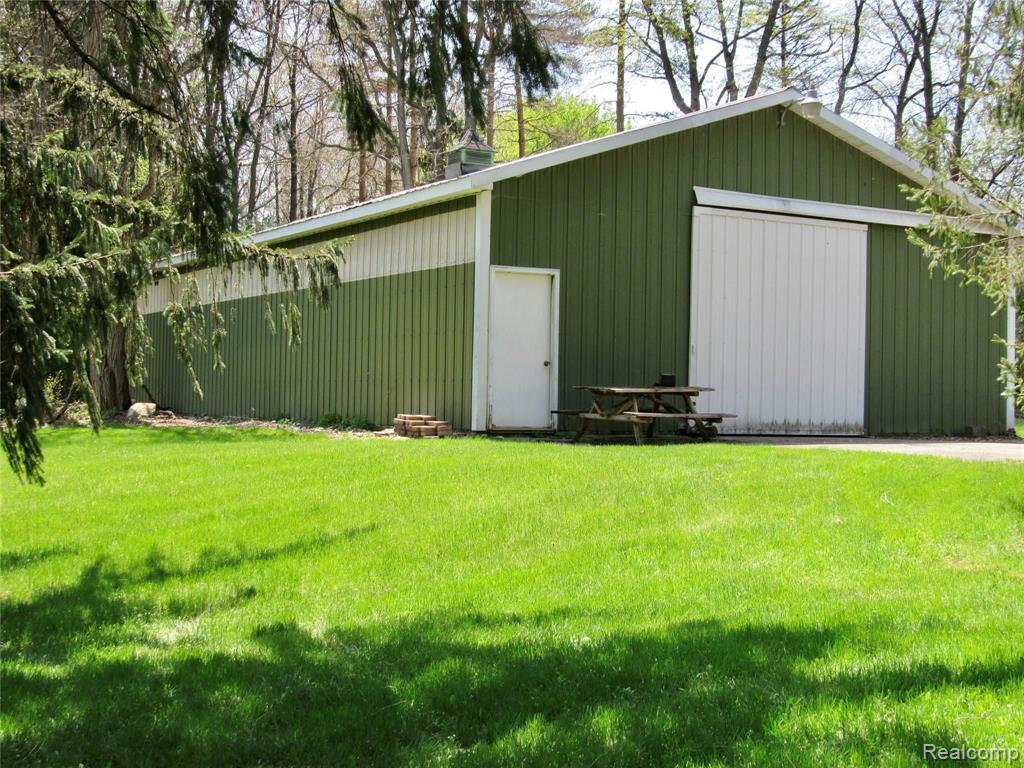 10693 Rattalee Lake Road Davisburg, MI 48350 - Photo 5 of 29