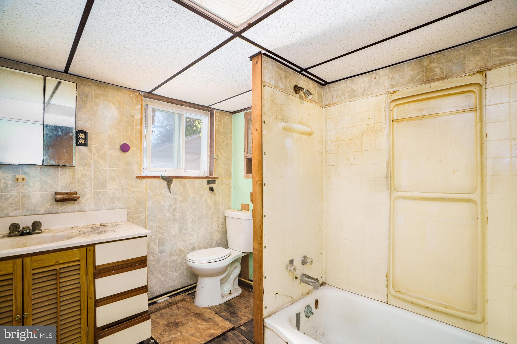 12 Linwood Street Earleville, MD 21919 - Photo 9 of 14 Full bathroom