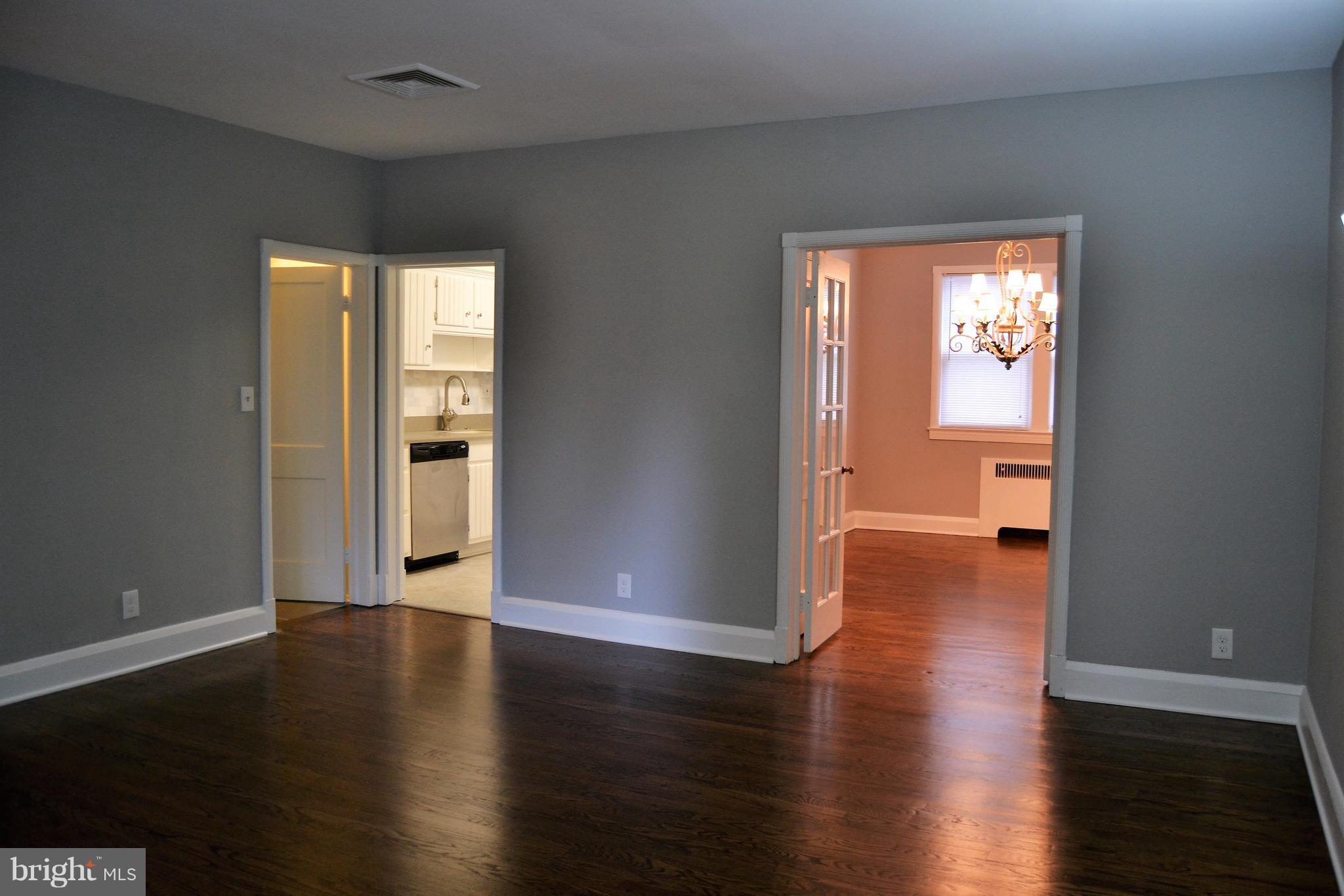 211 Westowne Road Baltimore, MD 21229 - Photo 5 of 30 Great flow to dining and kitchen