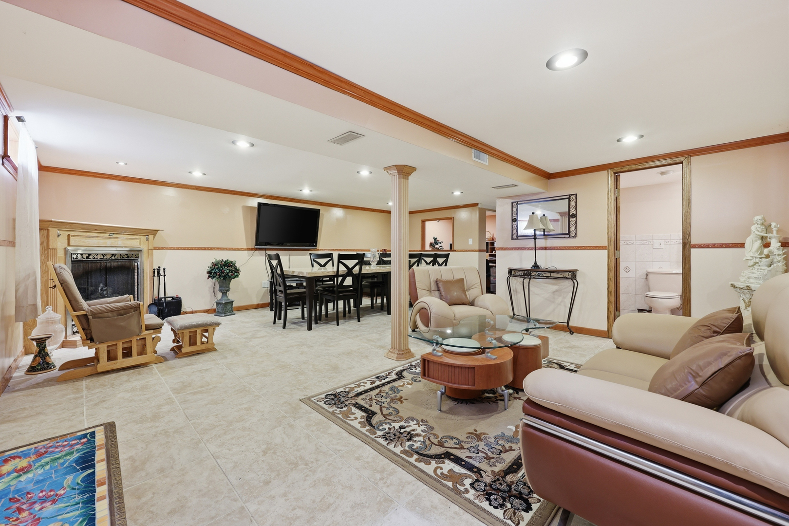329 East Myrick Avenue Addison, IL 60101 - Photo 18 of 30 a living room with furniture and a flat screen tv