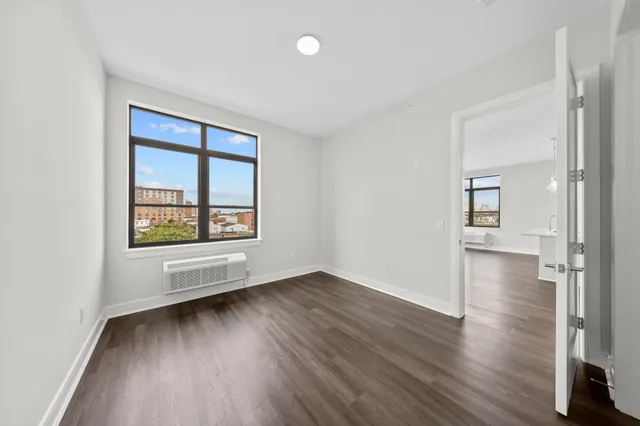 $3,750 | 121 34th Street, Unit 303, Union City, NJ 07087