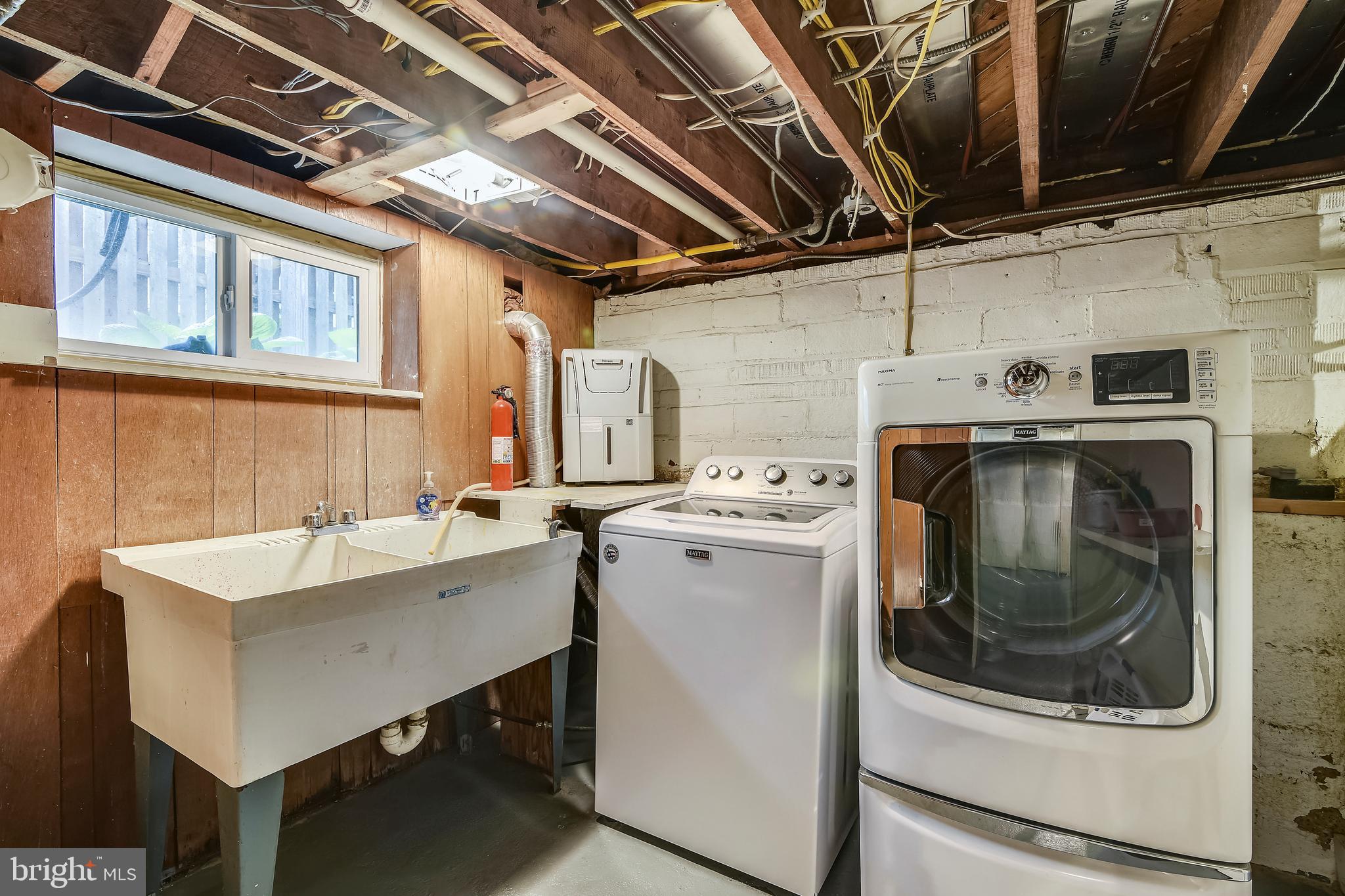 209 West Myrtle Street Alexandria, VA 22301 - Photo 40 of 57 Laundry room (also another half bath)