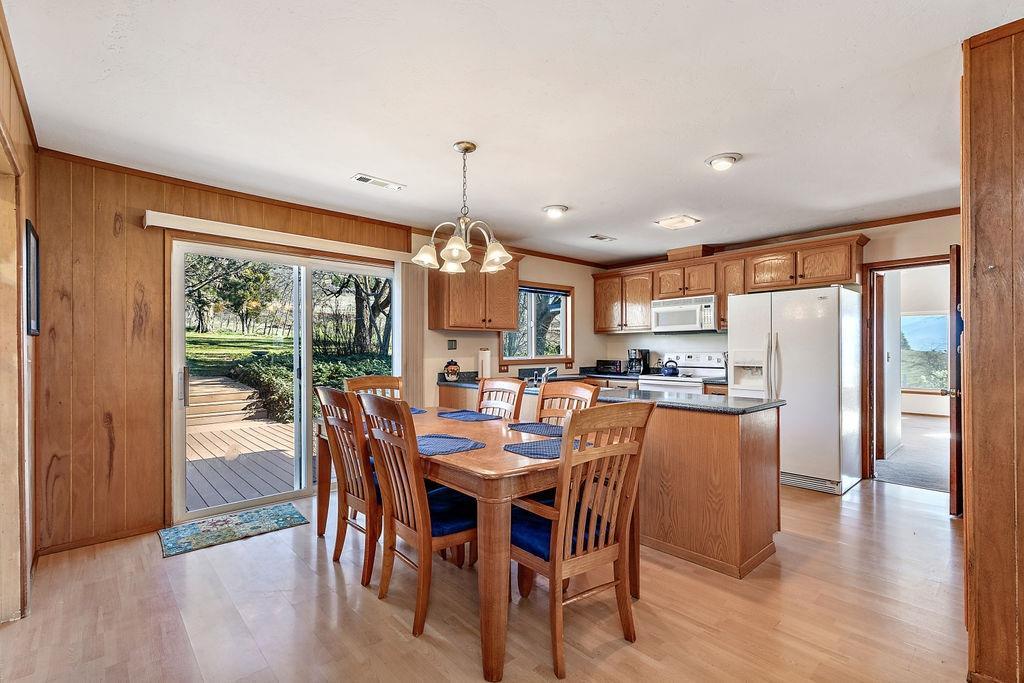 2100 North Valley View Road Ashland, OR 97520 - Photo 6 of 31 Additional Photo