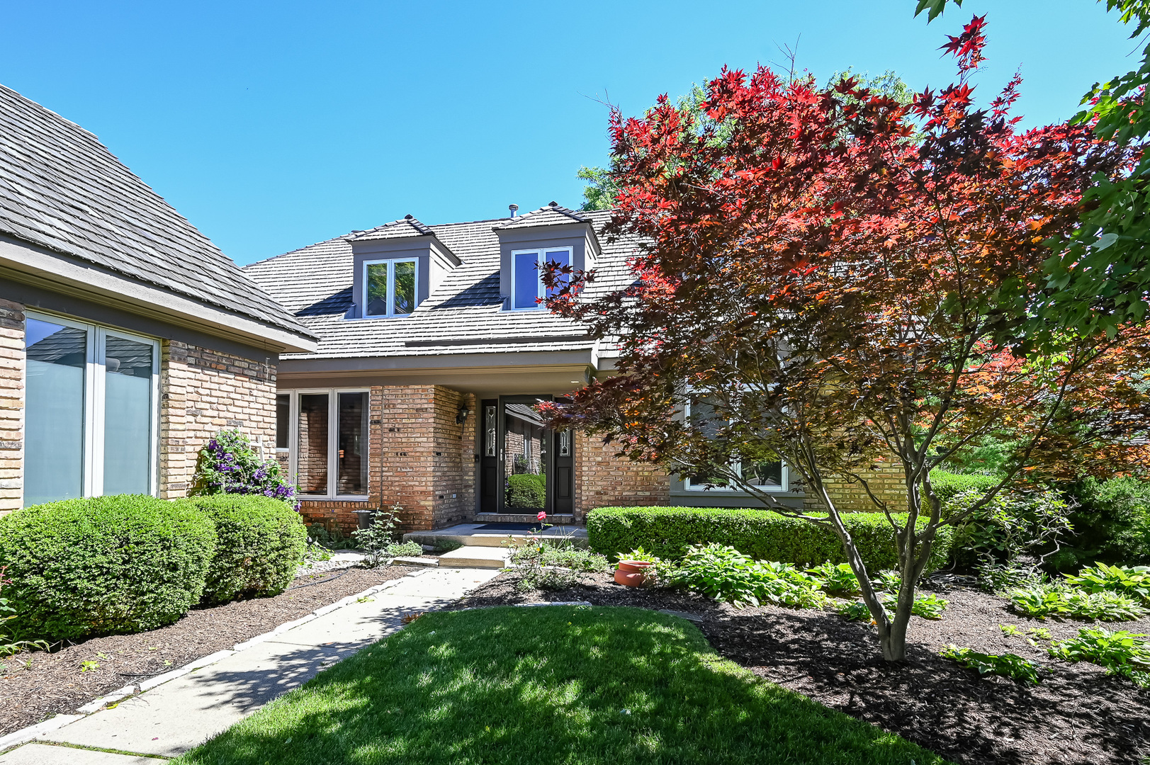 28 Lake Ridge Club Drive Burr Ridge, IL 60527 - Photo 1 of 52