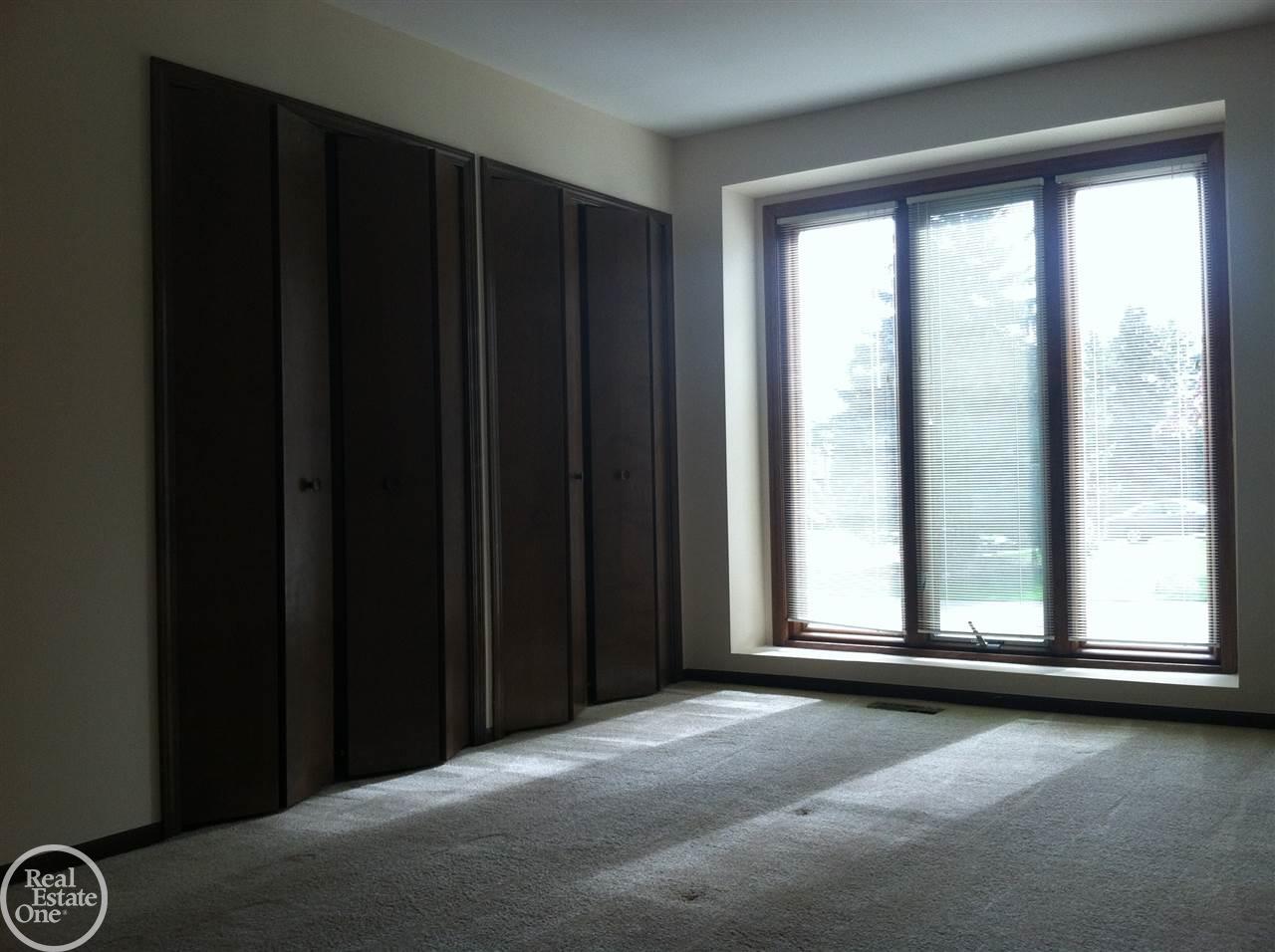 404 Lake Forest Road Rochester Hills, MI 48309 - Photo 11 of 21