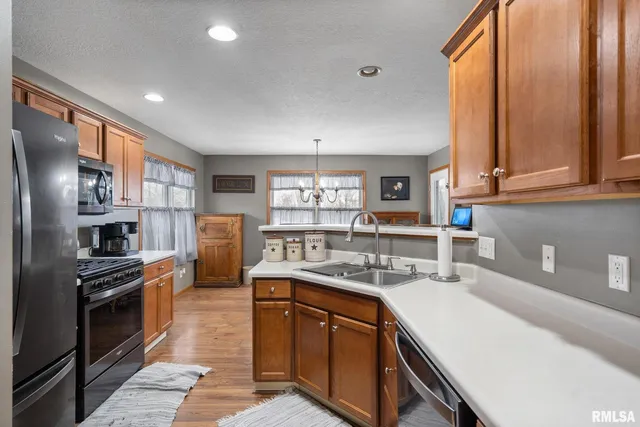 $320,999 | 973 17th Avenue, Silvis, IL 61282