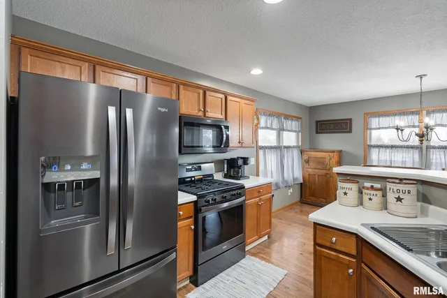 $320,999 | 973 17th Avenue, Silvis, IL 61282