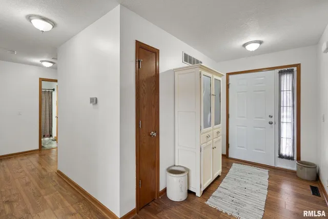 $320,999 | 973 17th Avenue, Silvis, IL 61282