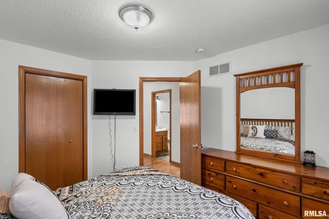 $320,999 | 973 17th Avenue, Silvis, IL 61282