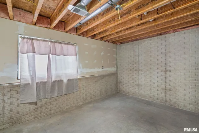 $320,999 | 973 17th Avenue, Silvis, IL 61282