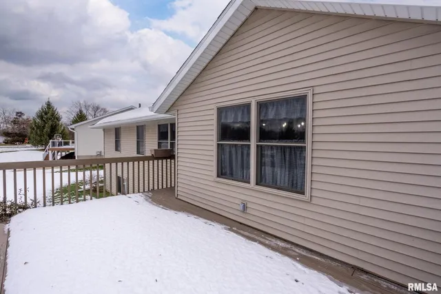 $320,999 | 973 17th Avenue, Silvis, IL 61282