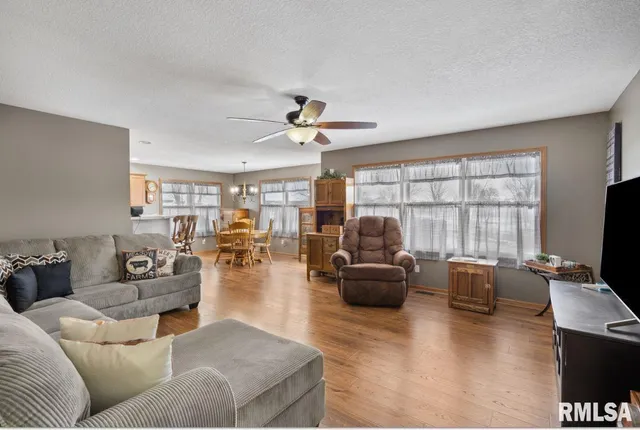 $320,999 | 973 17th Avenue, Silvis, IL 61282