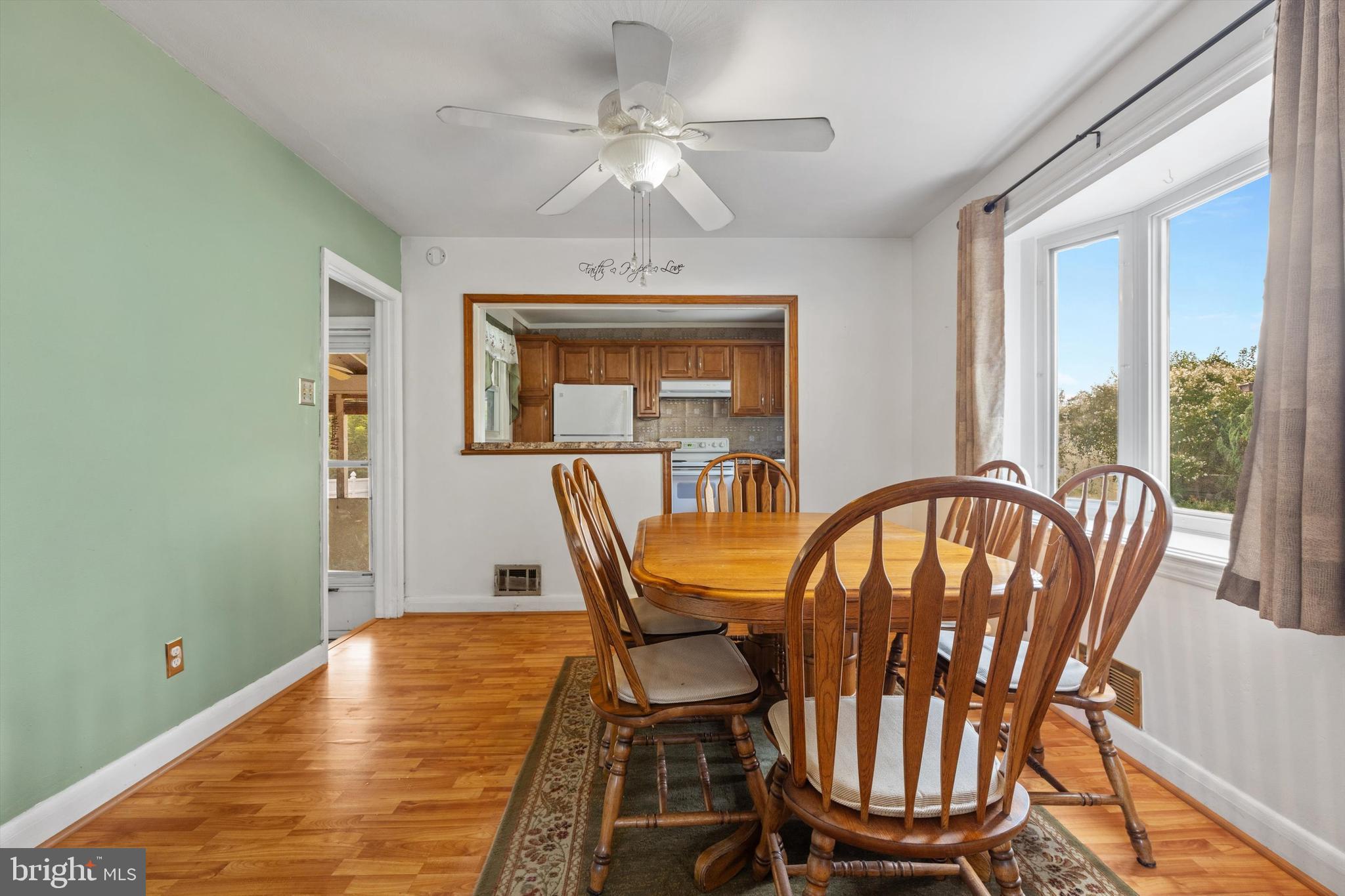 408 Magnolia Road Glen Burnie, MD 21061 - Photo 7 of 36