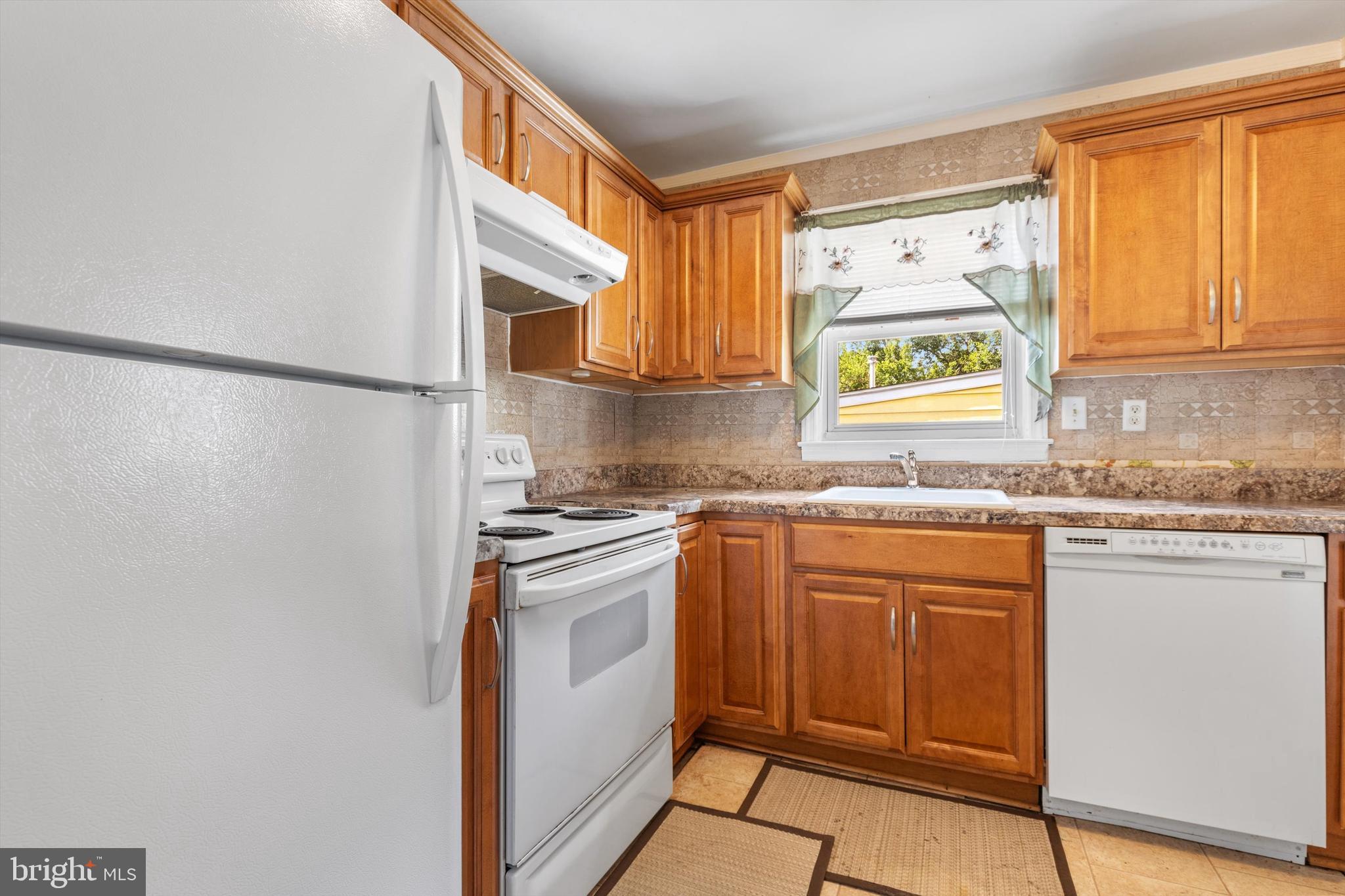 408 Magnolia Road Glen Burnie, MD 21061 - Photo 8 of 36