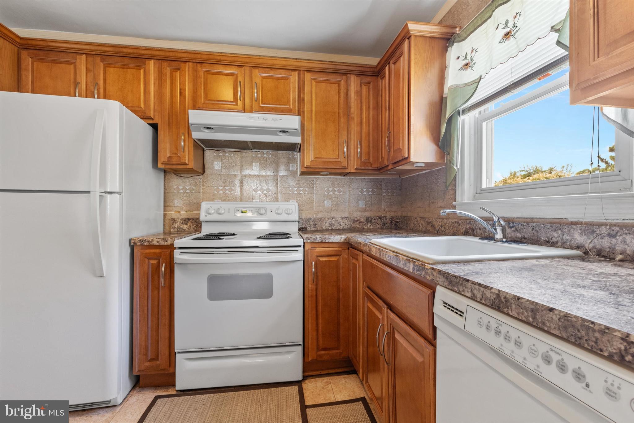 408 Magnolia Road Glen Burnie, MD 21061 - Photo 9 of 36