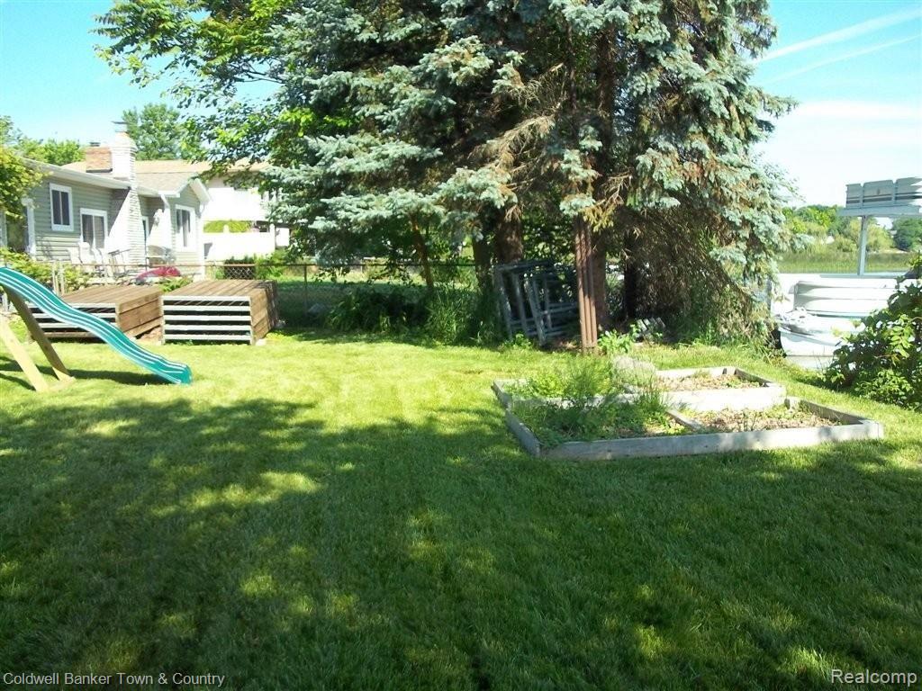 4295 Clifford Road Brighton, MI 48116 - Photo 12 of 25 100_0884.JPG