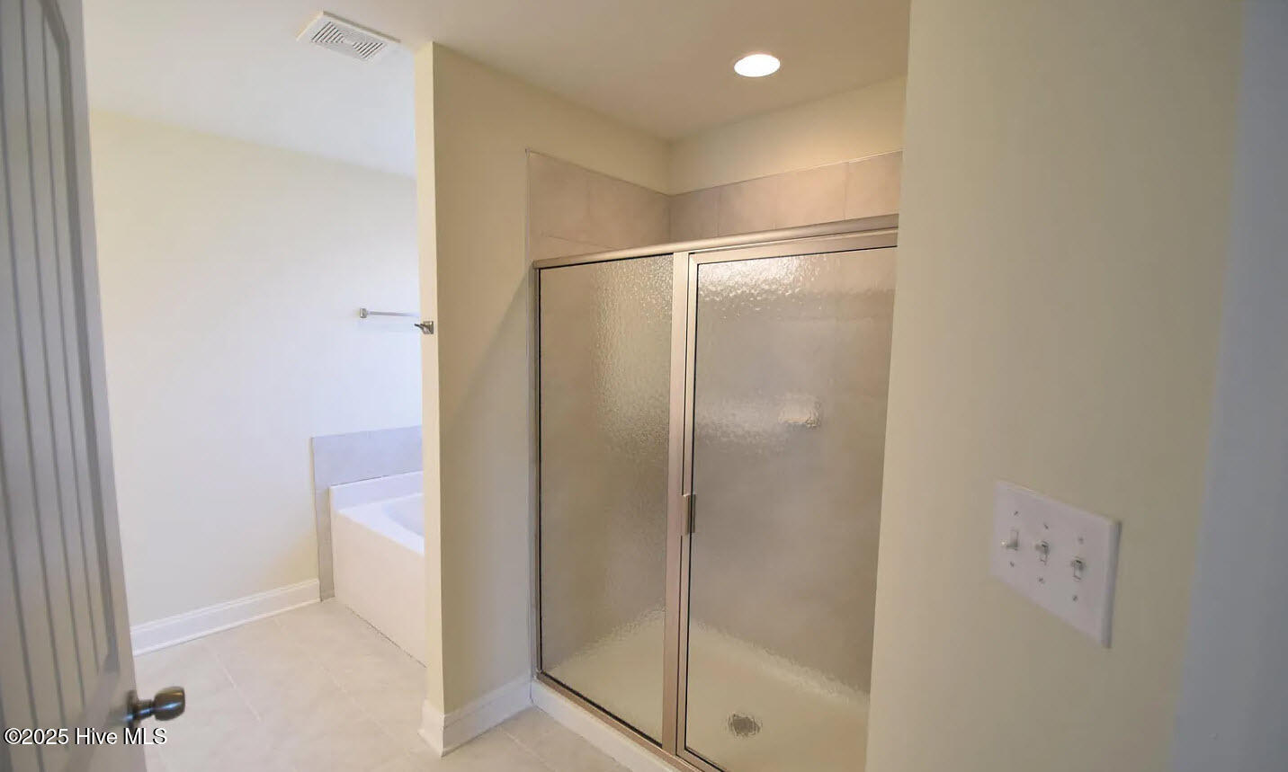 2905 Betty Gresham Lane New Bern, NC 28562 - Photo 14 of 18 Primary Bathroom