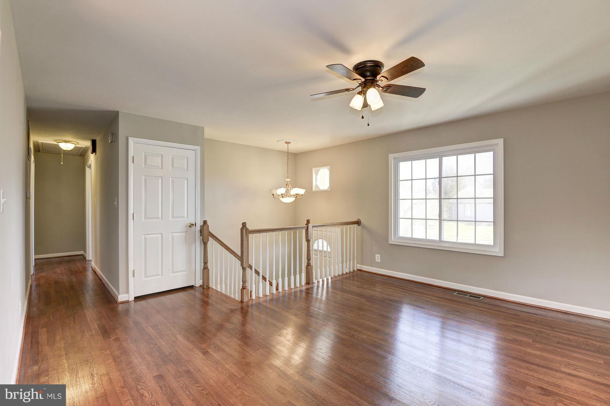 623 West Poplar Road Sterling, VA 20164 - Photo 3 of 30 Living Room