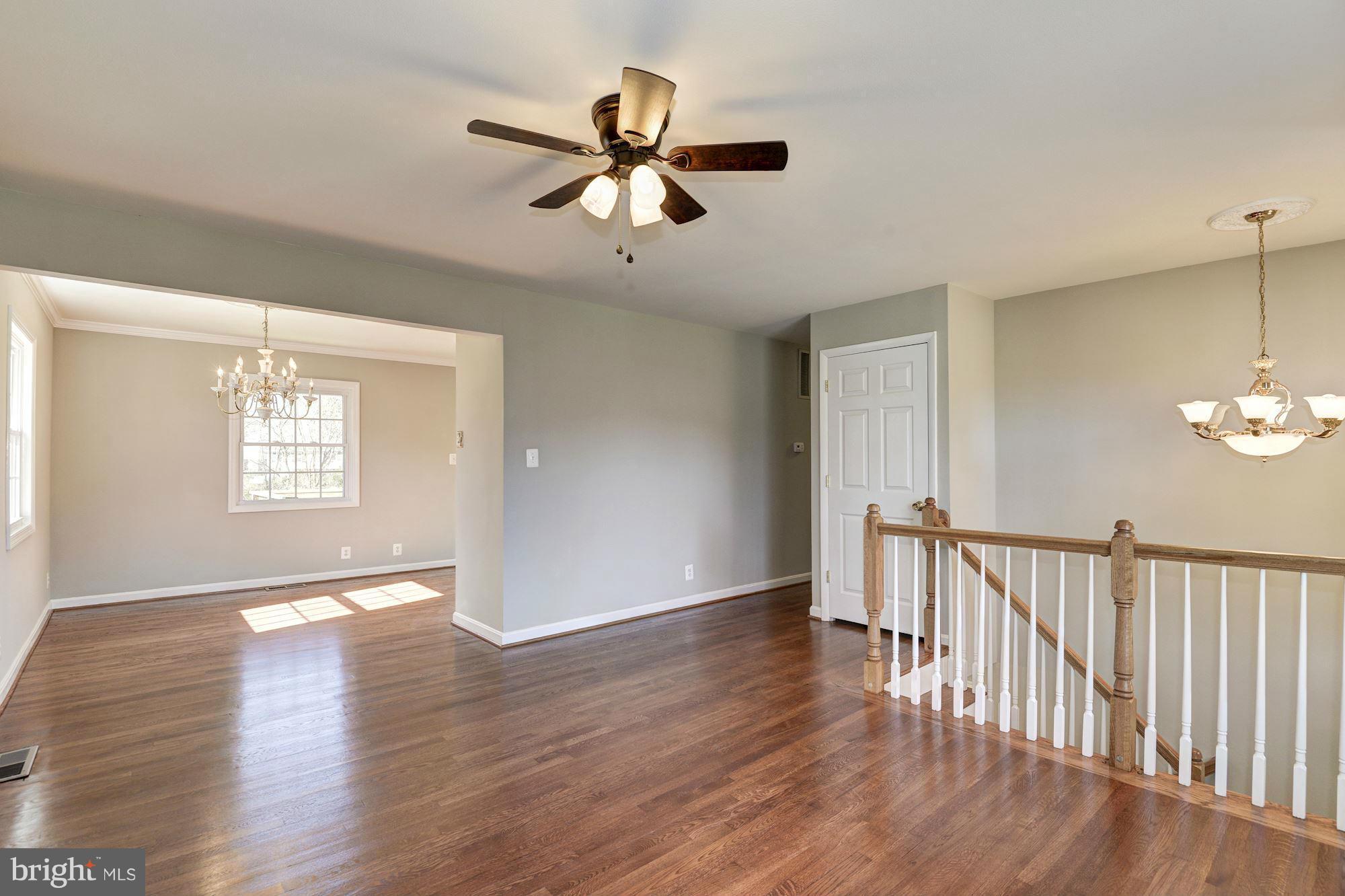 623 West Poplar Road Sterling, VA 20164 - Photo 4 of 30 Living Room