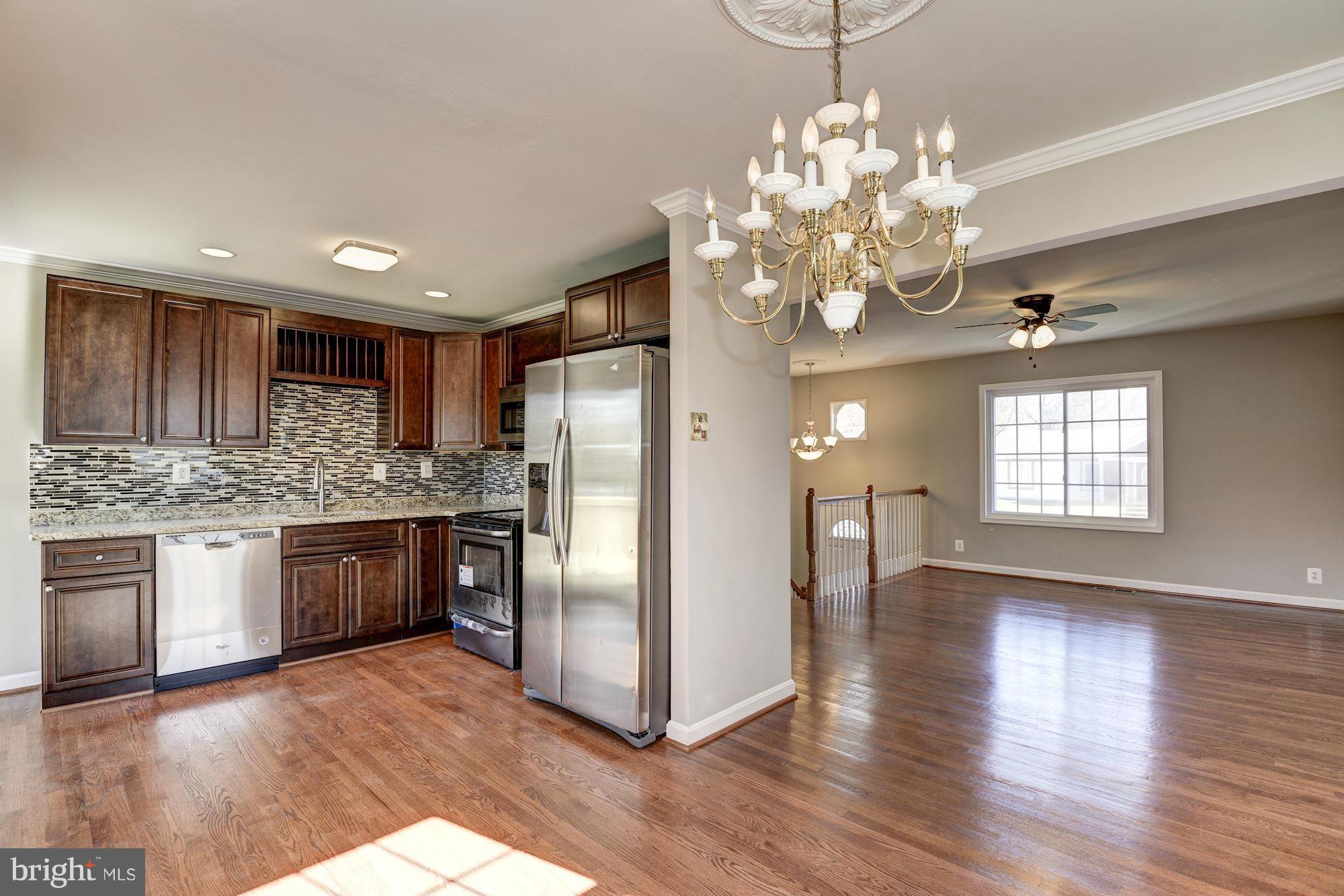 623 West Poplar Road Sterling, VA 20164 - Photo 5 of 30 Dining/Kitchen