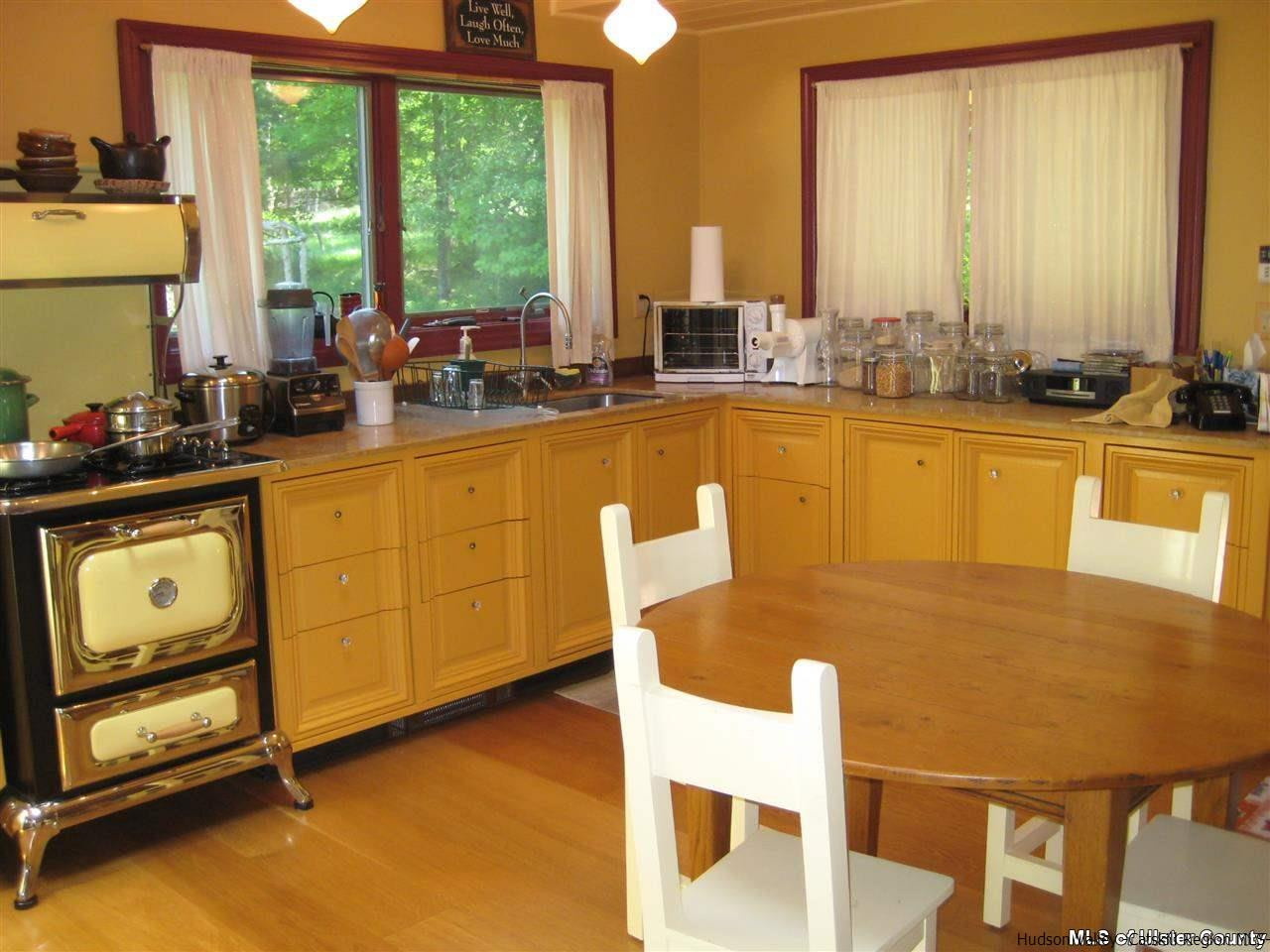 17 Cross Patch Road Woodstock, NY 12495 - Photo 8 of 35 a dining table with chairs and window