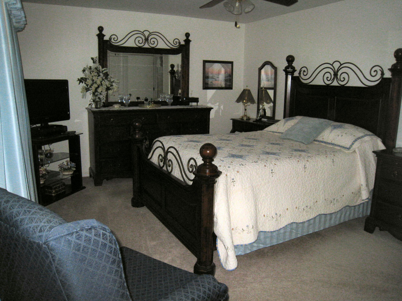 2617 Sharmar Road Roanoke, VA 24018 - Photo 23 of 36 Master bedroom