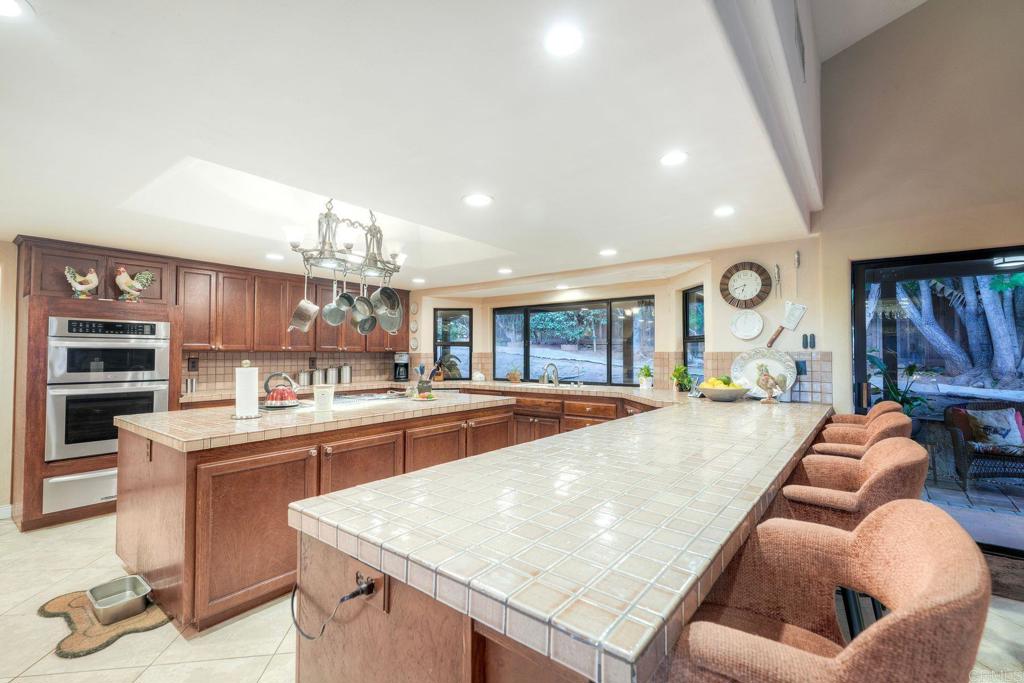1817 Queens Way Vista, CA 92084 - Photo 17 of 61