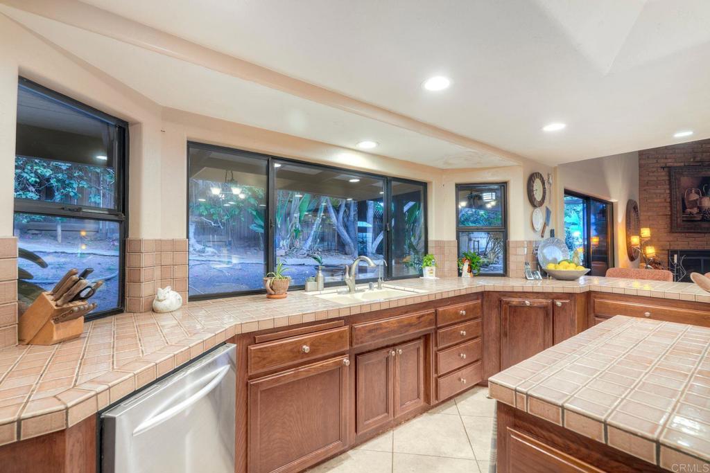 1817 Queens Way Vista, CA 92084 - Photo 18 of 61