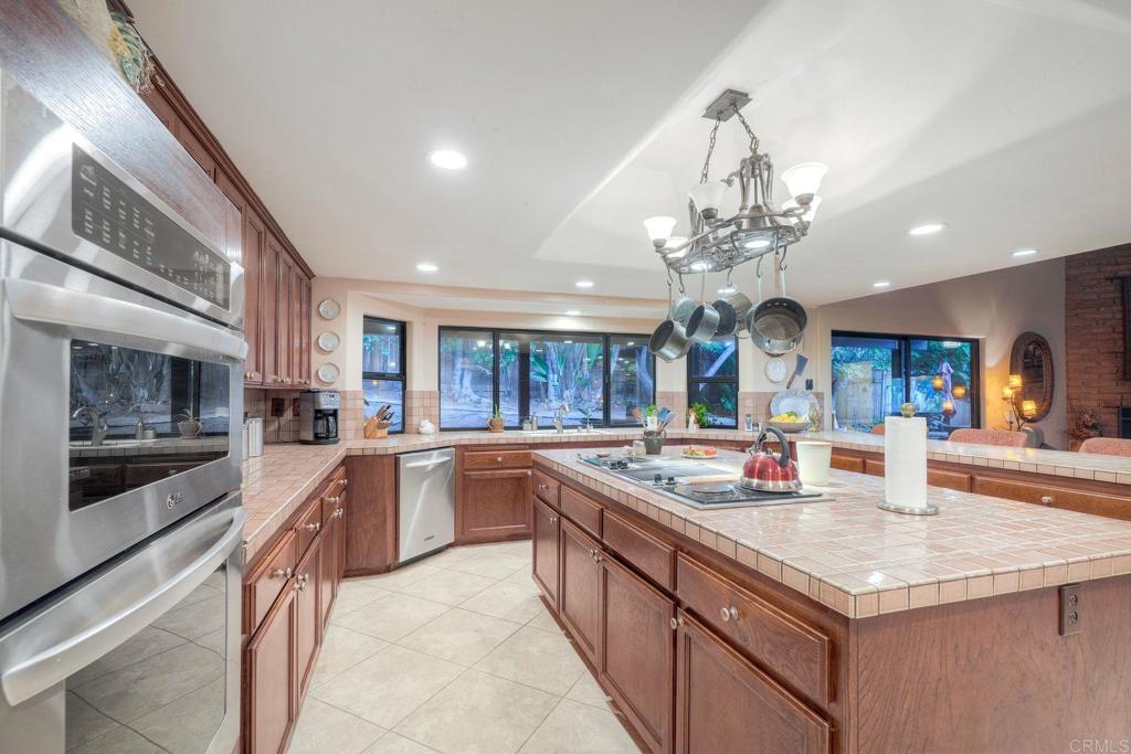 1817 Queens Way Vista, CA 92084 - Photo 21 of 61