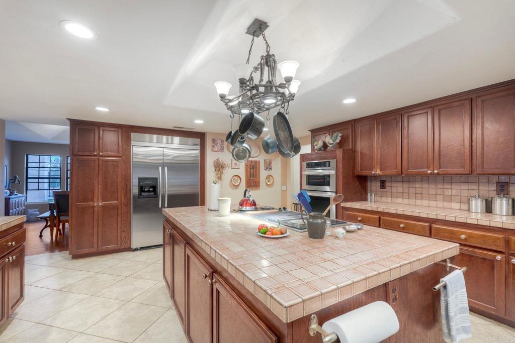 1817 Queens Way Vista, CA 92084 - Photo 22 of 61