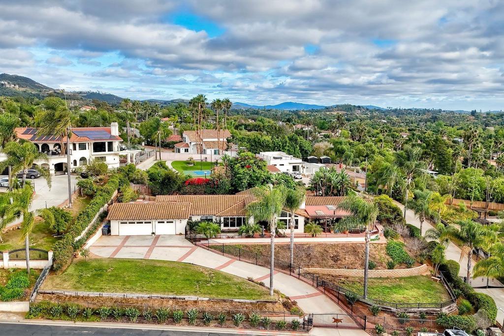 1817 Queens Way Vista, CA 92084 - Photo 3 of 61