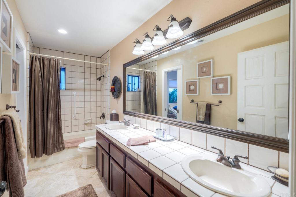 1817 Queens Way Vista, CA 92084 - Photo 31 of 61