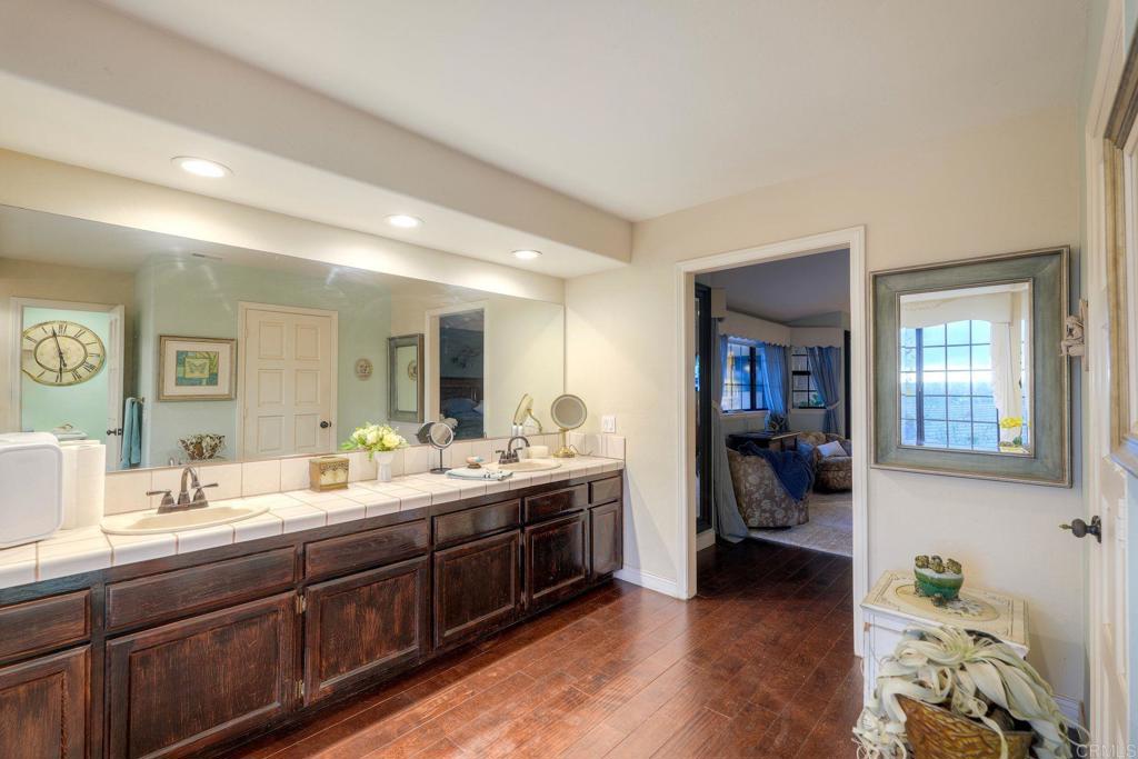 1817 Queens Way Vista, CA 92084 - Photo 33 of 61