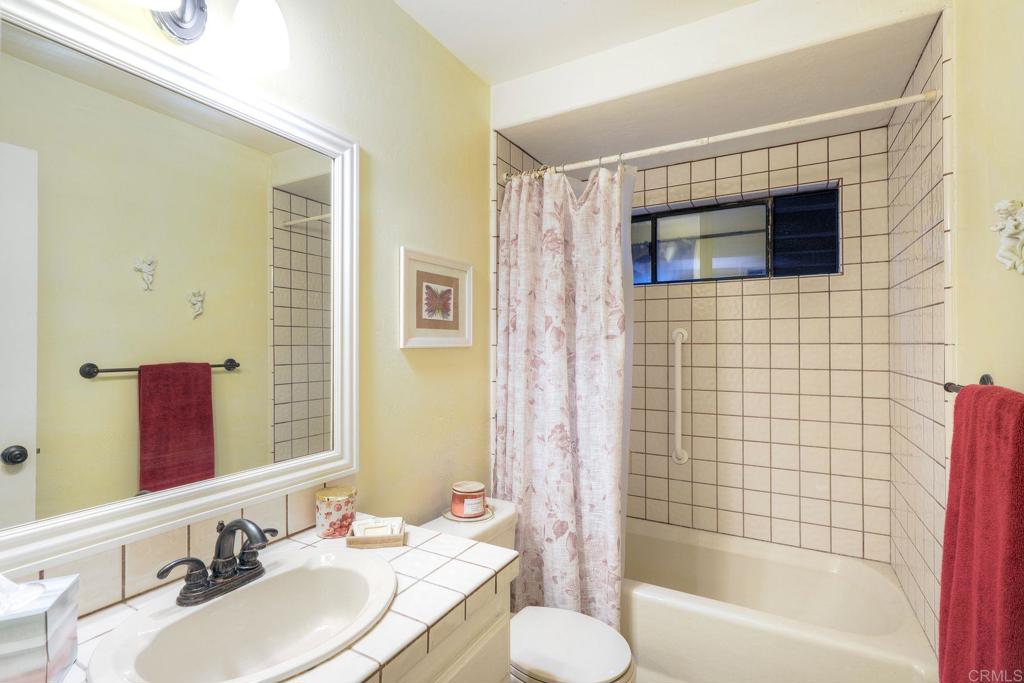 1817 Queens Way Vista, CA 92084 - Photo 34 of 61