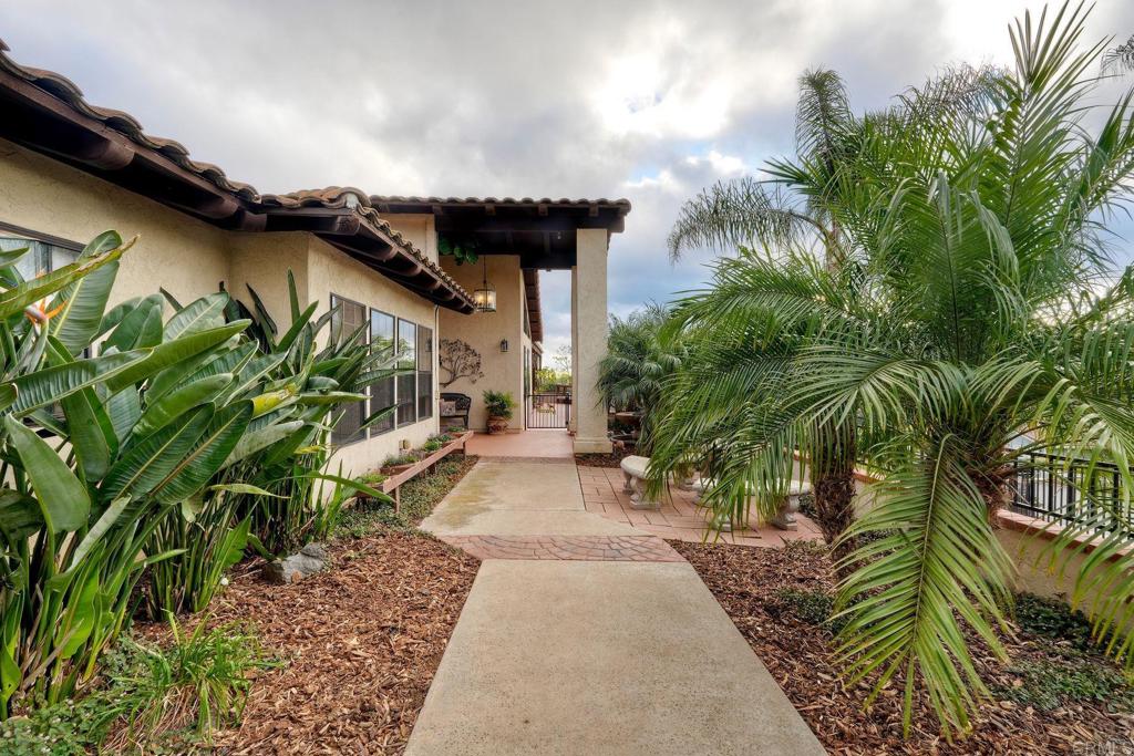1817 Queens Way Vista, CA 92084 - Photo 4 of 61