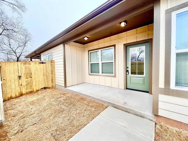 $1,735 | 327-329 East Nelson Street, Unit 329, Denison, TX 75021