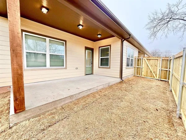 $1,735 | 327-329 East Nelson Street, Unit 329, Denison, TX 75021