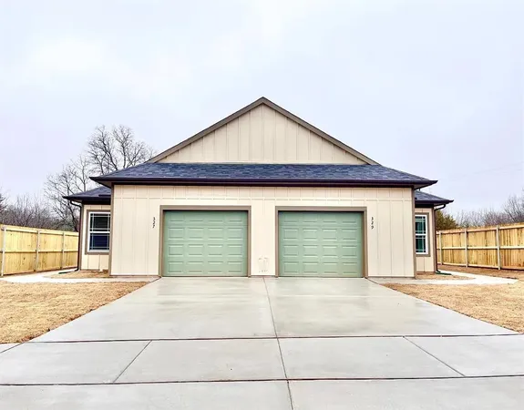 $1,735 | 327-329 East Nelson Street, Unit 329, Denison, TX 75021