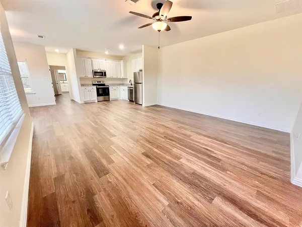 $1,735 | 327-329 East Nelson Street, Unit 329, Denison, TX 75021